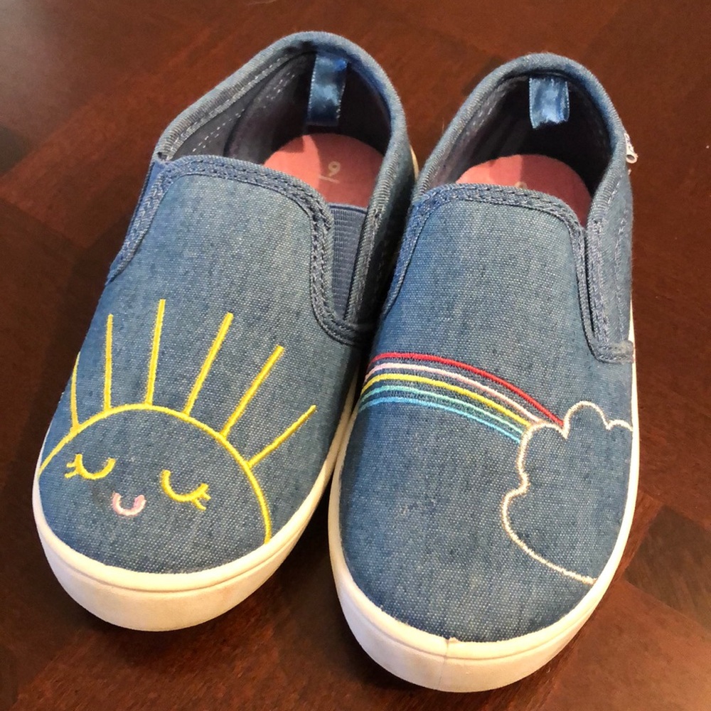 Cute sun and clouds girls carters size 9 slip ons